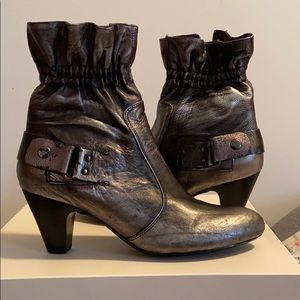 NWOT  antique distressed leather booties